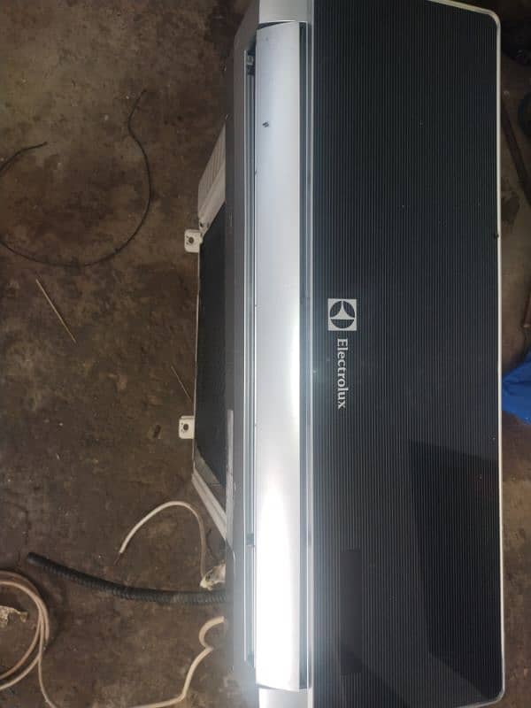 1 ton sada ac Electrolux company 0