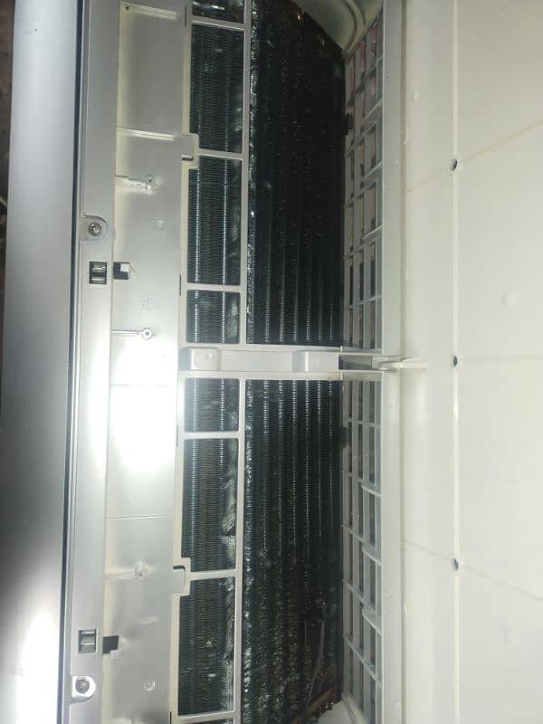 1 ton sada ac Electrolux company 1