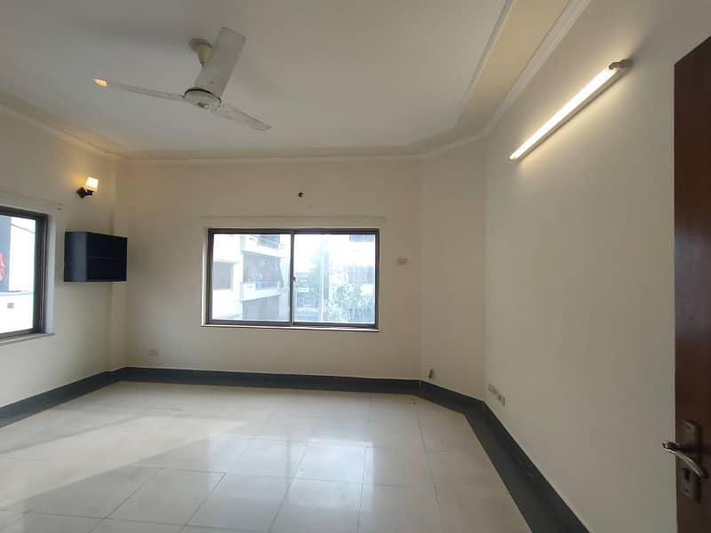 10 Marla 03 Bedroom Tile Flooring 2013 Model Flat Available For Sale 2