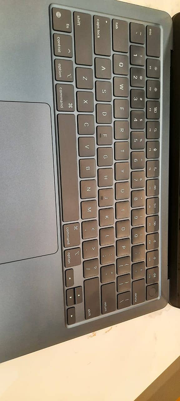 Macbook Air M2 13inches 8gbRam/512gb 1