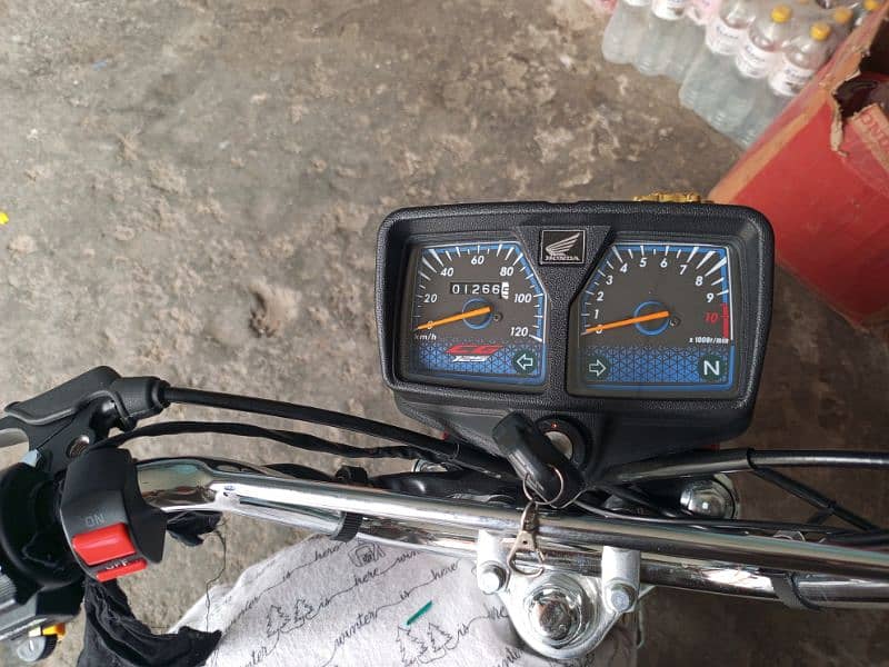 Honda 125 10x10 good condition 5