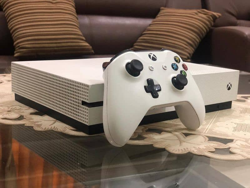 XBOX ONE S 1TB + 1 CONTROLLER + ACCESSORIES + BOX 2