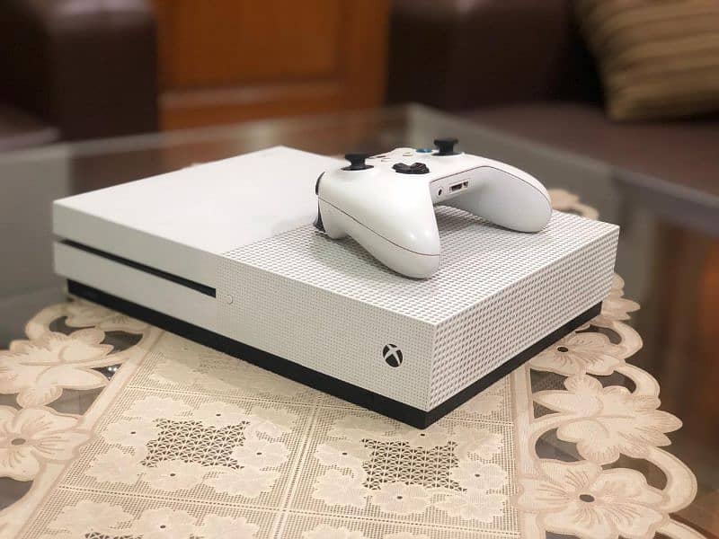 XBOX ONE S 1TB + 1 CONTROLLER + ACCESSORIES + BOX 5