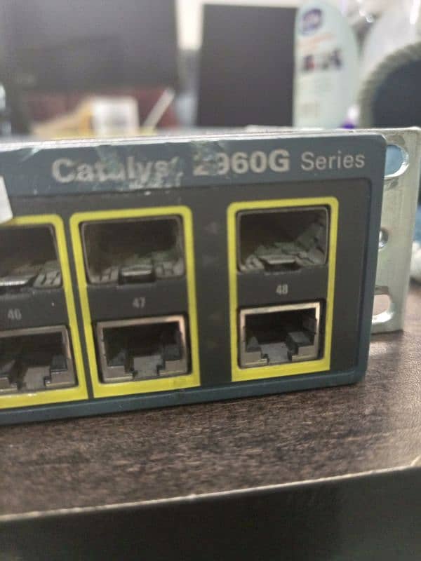 Cisco Catalyst 2960 (WS-C2960G-48TC-L) 48-Ports 1