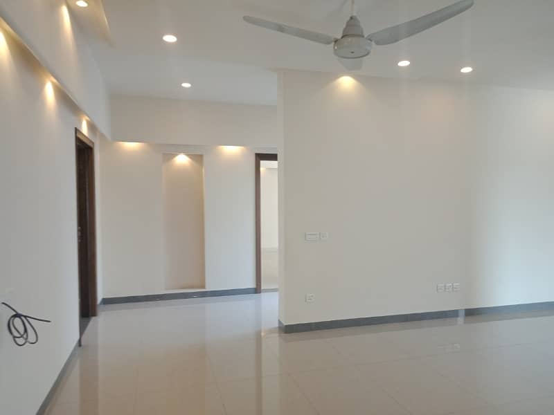 1 Kanal Commercial House Is Available For Rent 8