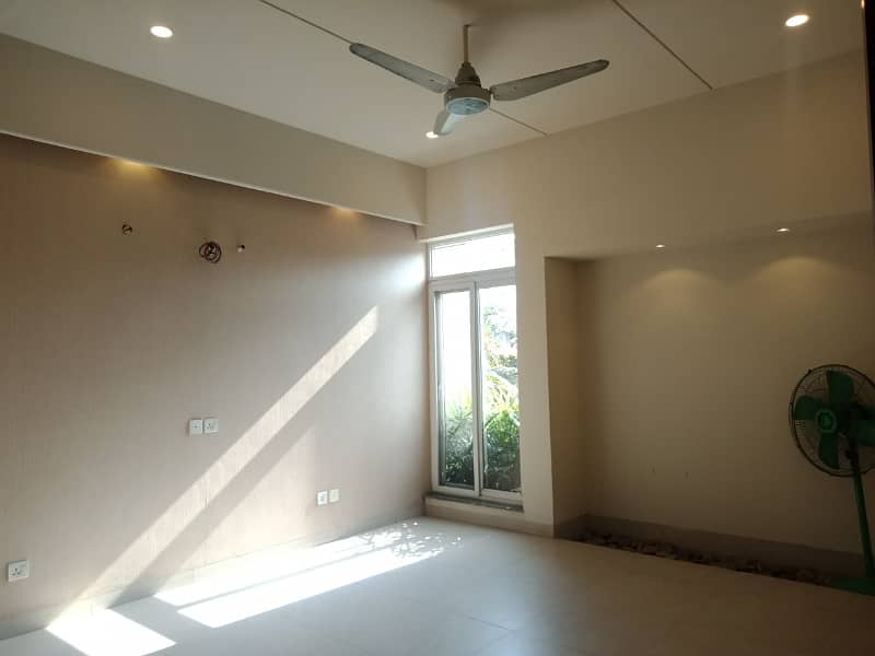 1 Kanal Commercial House Is Available For Rent 9