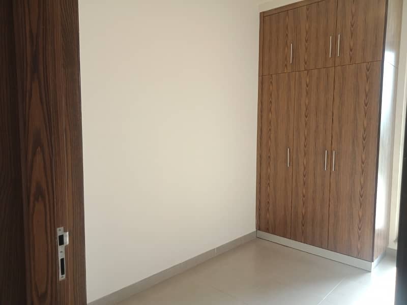 1 Kanal Commercial House Is Available For Rent 12