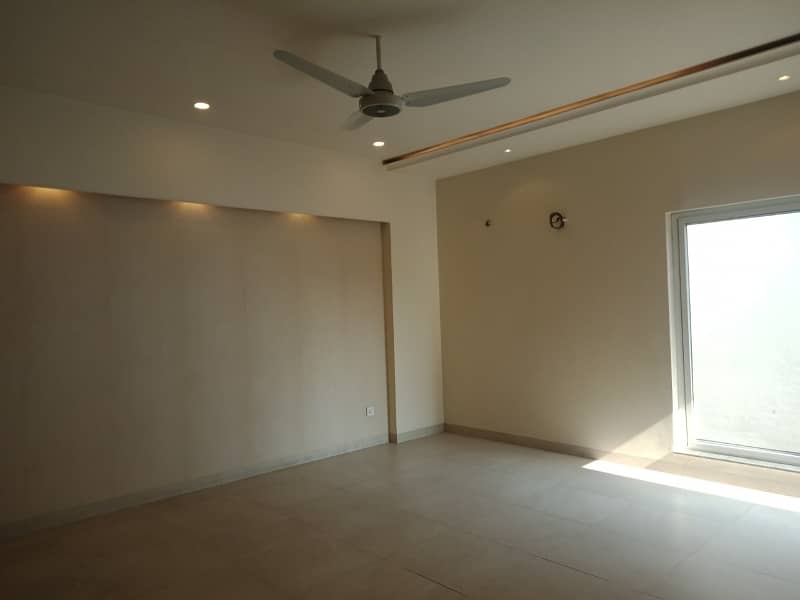 1 Kanal Commercial House Is Available For Rent 14