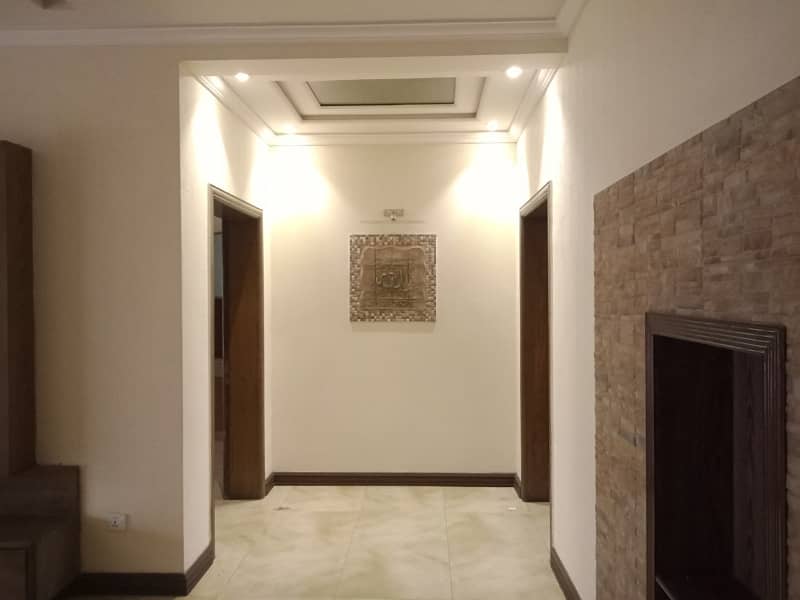 1 Kanal Commercial House Is Available For Rent 19