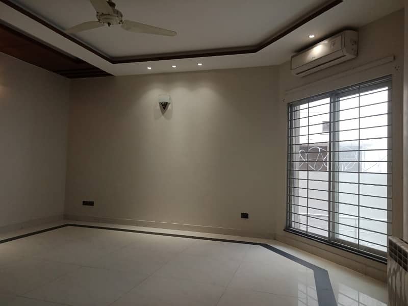 1 Kanal Commercial House Is Available For Rent 23