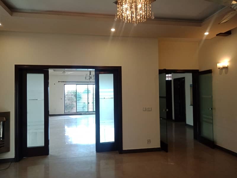 1 Kanal Commercial House Is Available For Rent 24