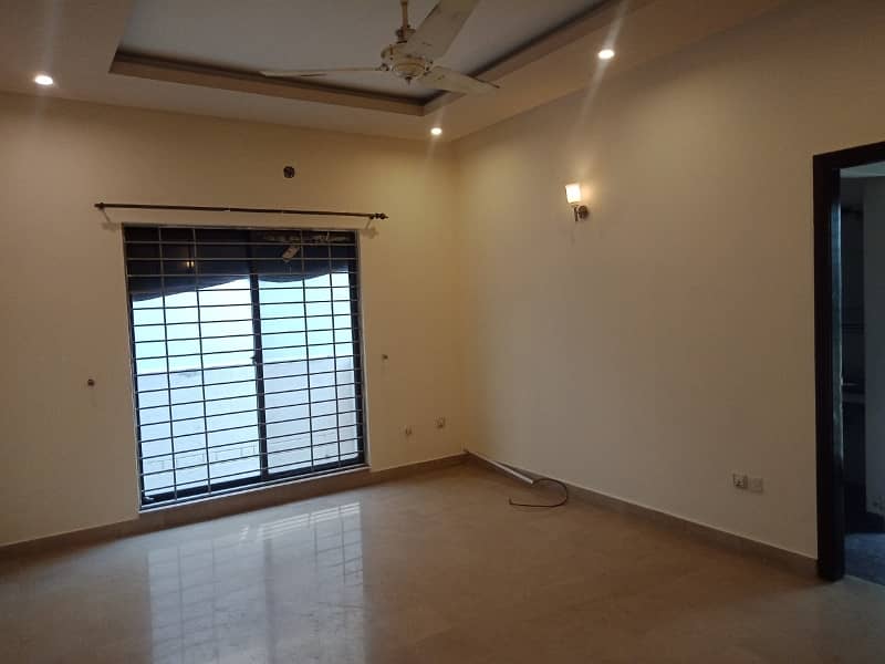 1 Kanal Commercial House Is Available For Rent 25