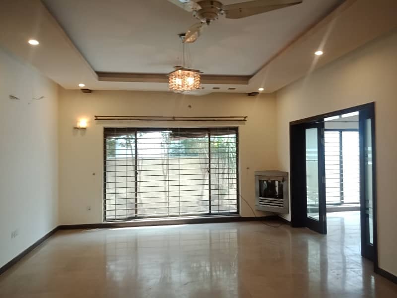 1 Kanal Commercial House Is Available For Rent 27