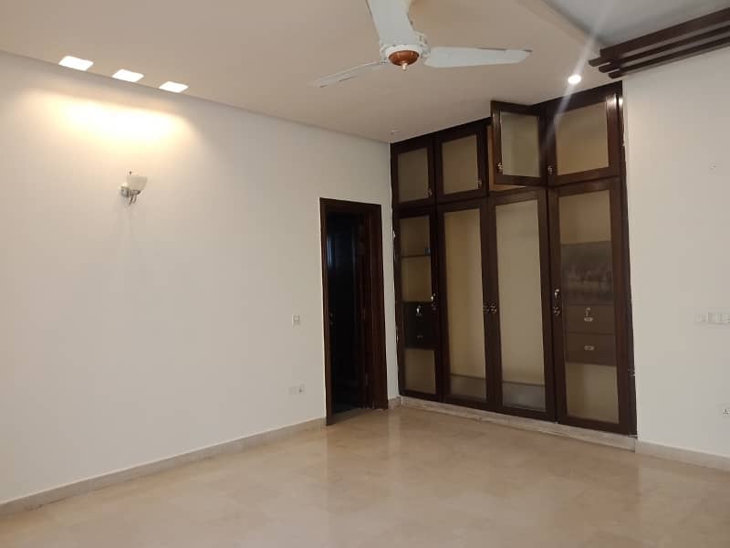 1 Kanal Commercial House Is Available For Rent 0