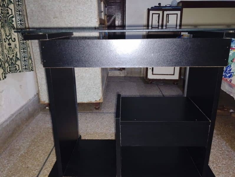 Office table black colour condition 10 |9 0313-7774516 whatsapp 2