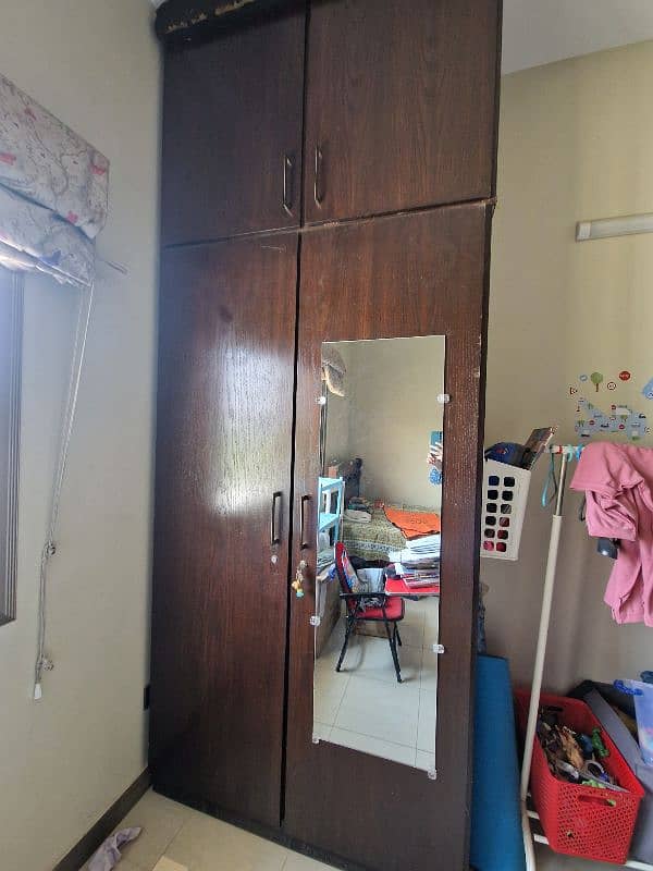 cupboard with mirror 1