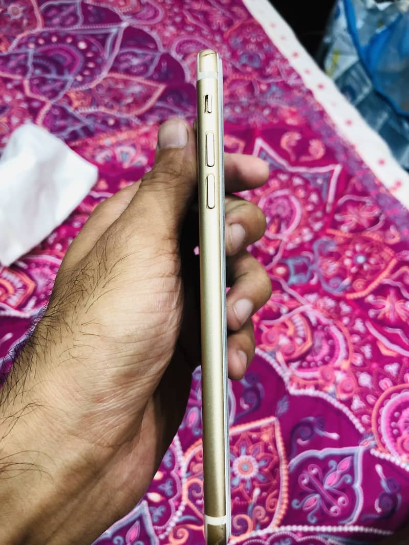 i phone 7+ gold color 3