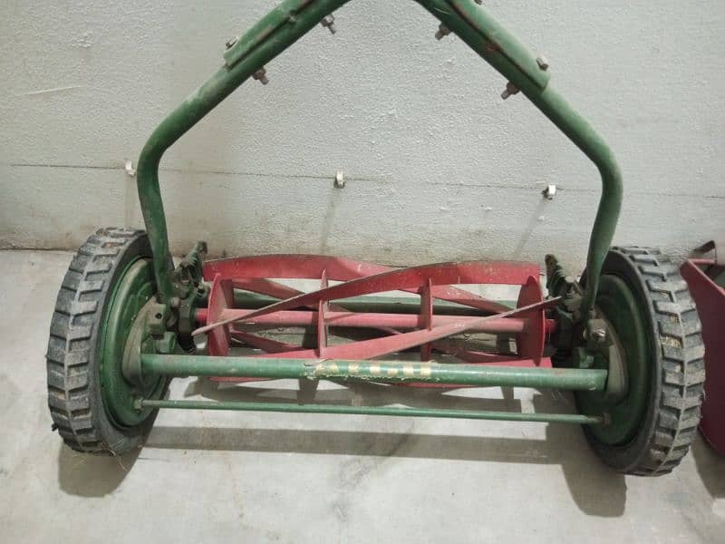 lawn mower/grass cutter (ghaas katny ki machine) 2