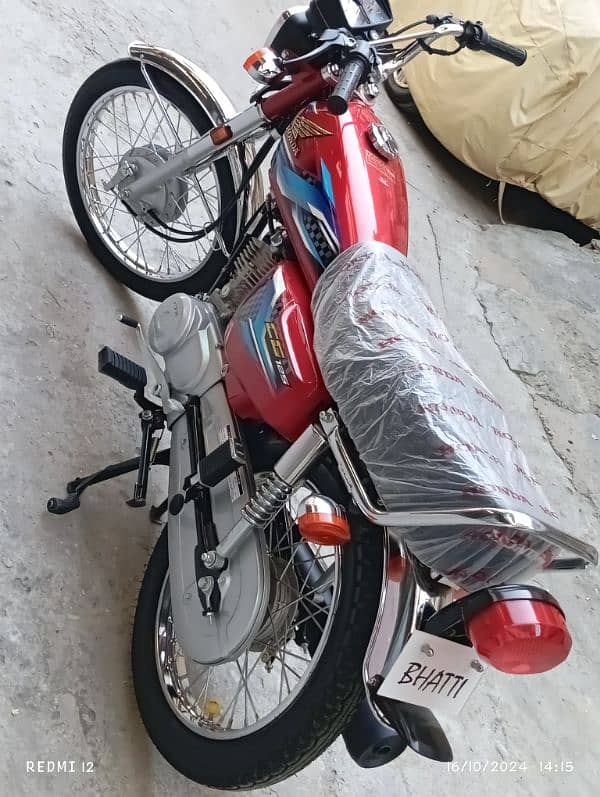 New bike good condition 2024 model Read color  03165333514 4