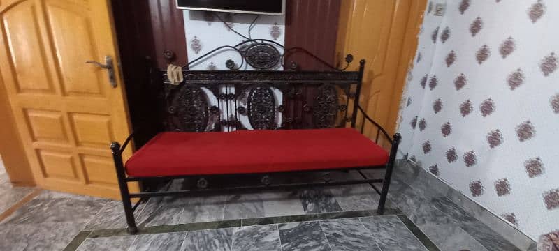 King size iron bad with sofa 03435877918 4