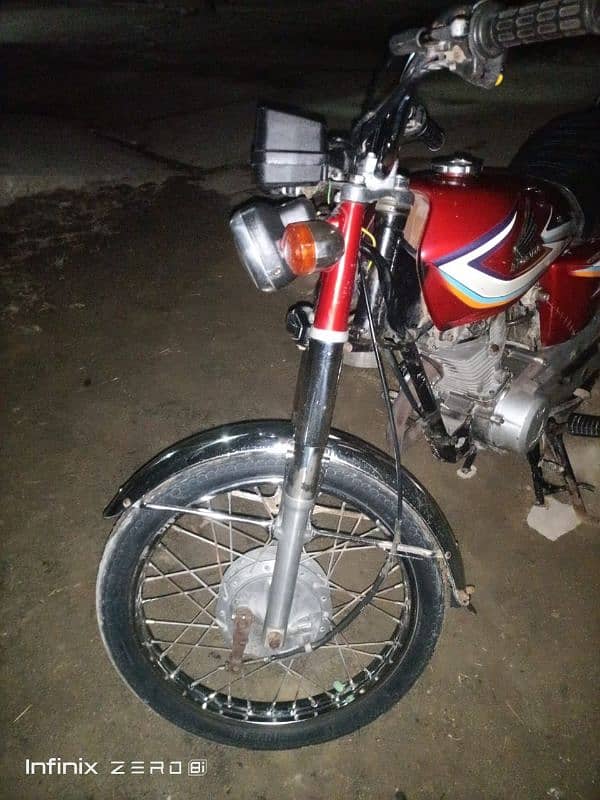 I'm selling Honda 125 Karachi nam 2