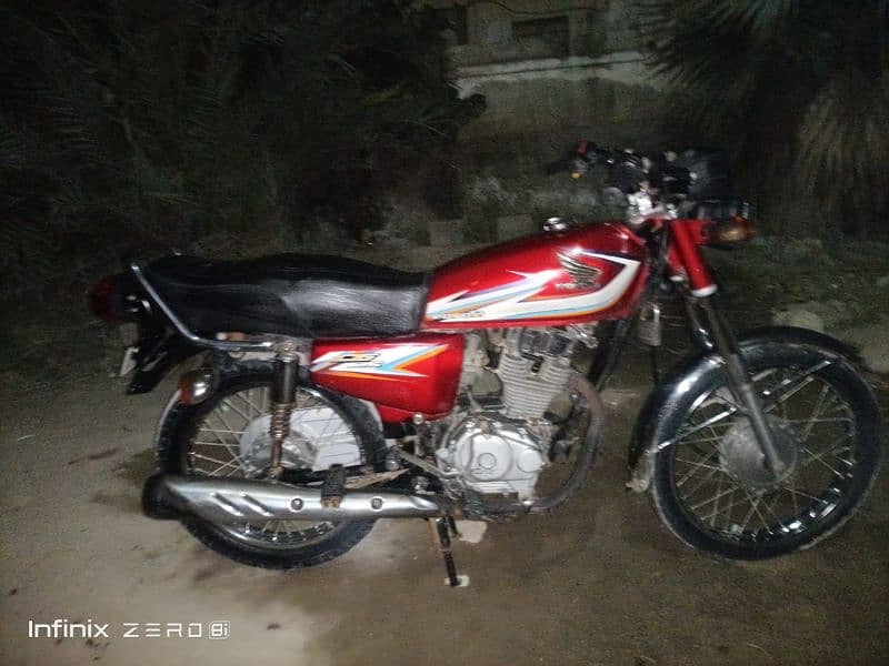 I'm selling Honda 125 Karachi nam 4