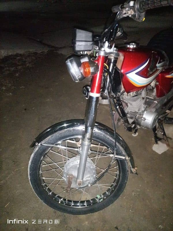 I'm selling Honda 125 Karachi nam 5