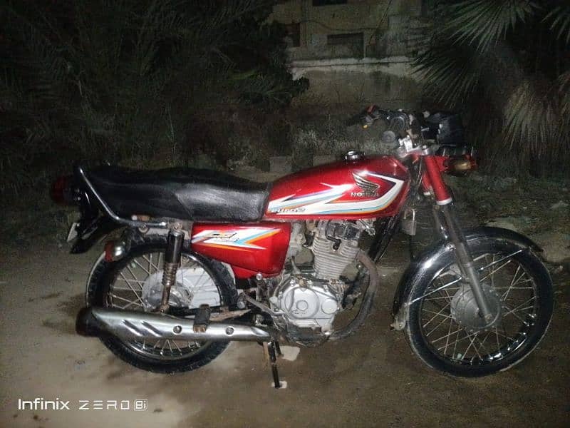 I'm selling Honda 125 Karachi nam 7