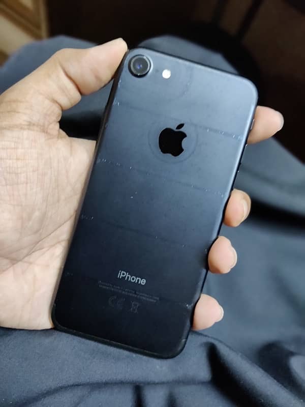 Iphone 7 PTA APPROVED 32 gb 4