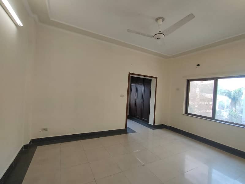 10 Marla 03 Bedroom Tile Flooring 2013 Model Flat Available For Sale 15