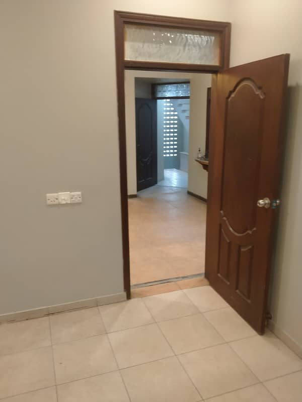 2 bed dd 2 cnd floor portion available in gulshan-e-iqbal block 6 8