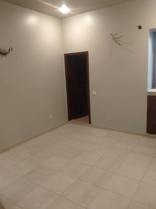 2 bed dd 2 cnd floor portion available in gulshan-e-iqbal block 6 9