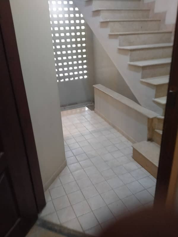 2 bed dd 2 cnd floor portion available in gulshan-e-iqbal block 6 14