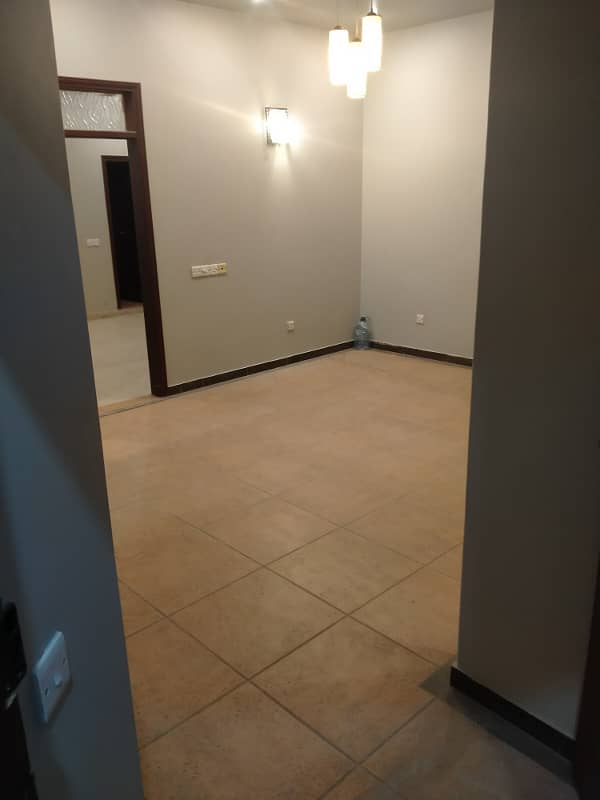 2 bed dd 2 cnd floor portion available in gulshan-e-iqbal block 6 16