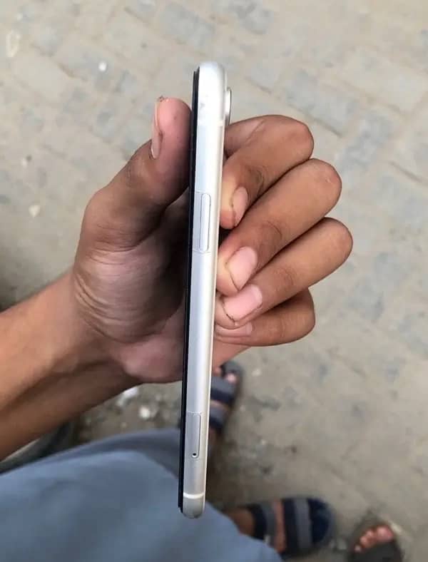 IPHONE XR 64 GB 5