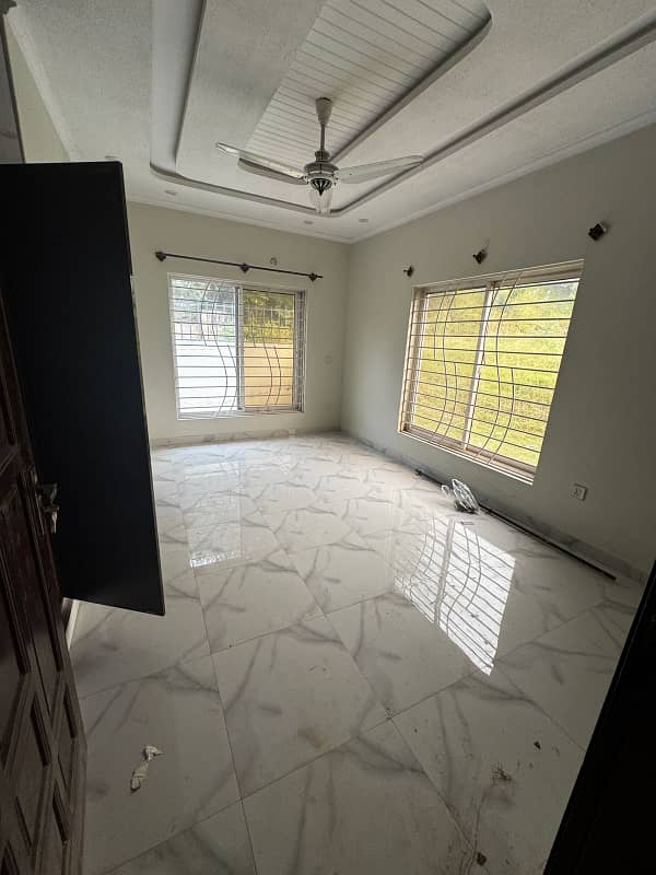 10 marala ground portion avilable for rent in Bahria Town phase 8 4