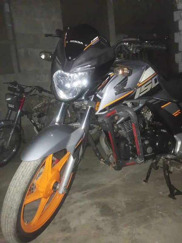 Honda CB 150F 22/23 advance model special edition 4