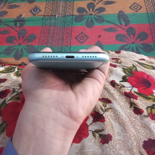 I phone 11 JV 64 gb ha all ok Face ID ok totron ok koi masla nahi ha 2