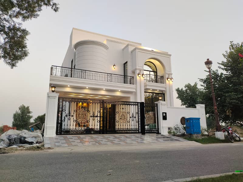 10 Marla Facing Park Brand New Luxury Modern Design House For Sale In Block M2A Lake city Near By McDonald'S 0