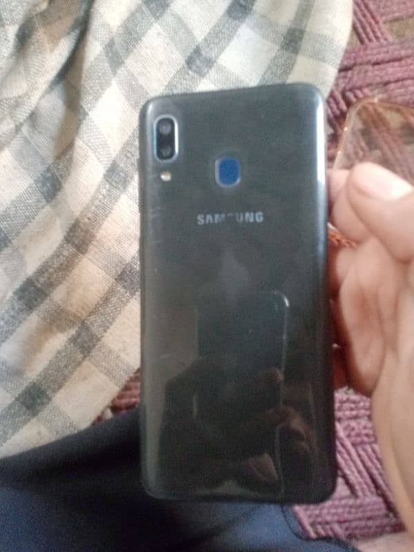 samsung A 32  2/32 memory screen toti ha thori c magar chlne me acha h 2