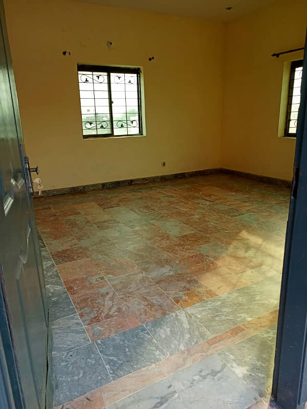 portion for rent on main road saprate for office ( software house +call centre ) And Beauty Salone lady and Gents parlor 0