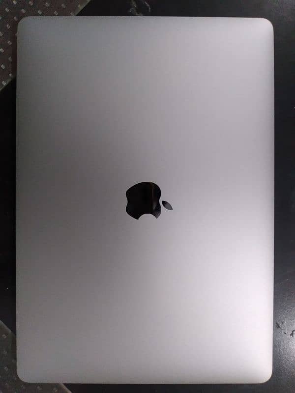 Macbook Air M1, (8/256) Almost New 2