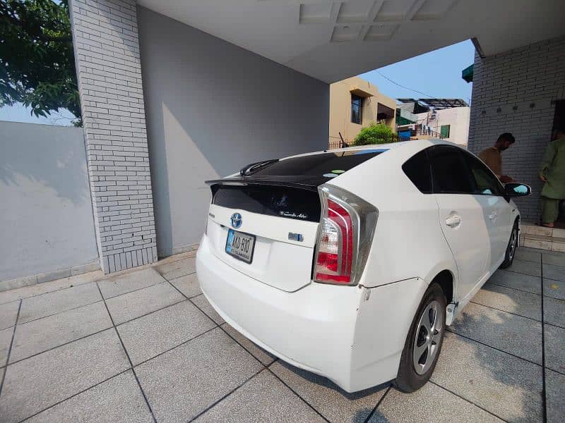 Toyota Prius 2014 3