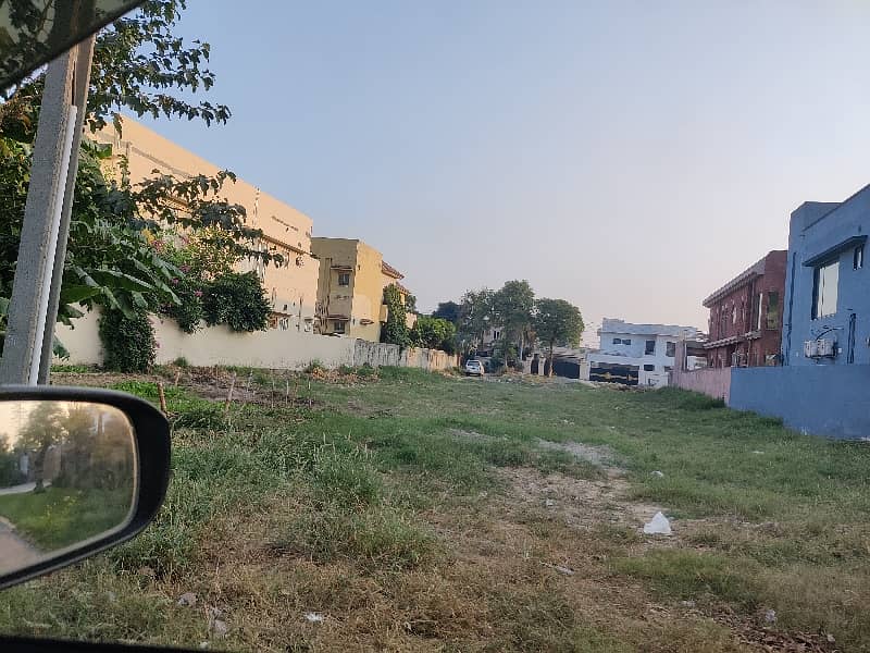 1 kanal Hot Location Plot Near Canal Road Near All facilities 0