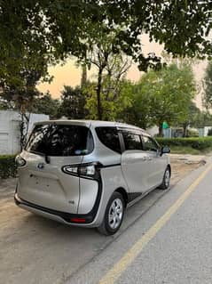 Toyota Sienta 2019