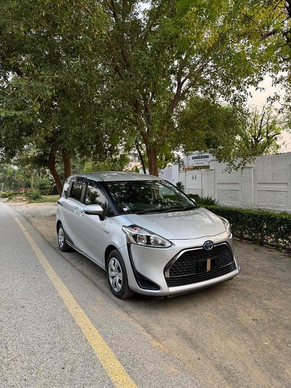 Toyota Sienta 2019 1