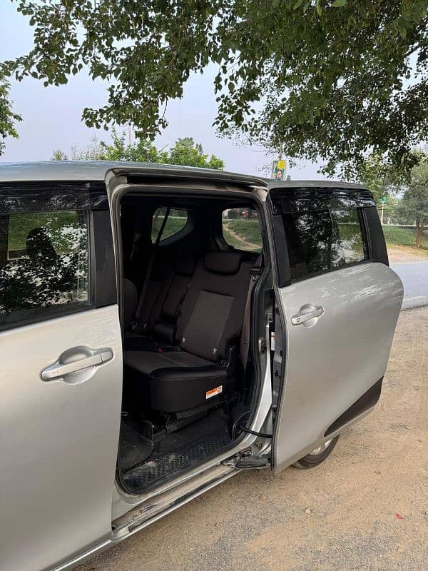 Toyota Sienta 2019 8