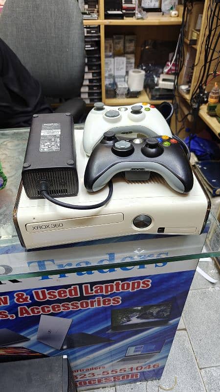 Xbox 360 s 500gb with 3 controller 3