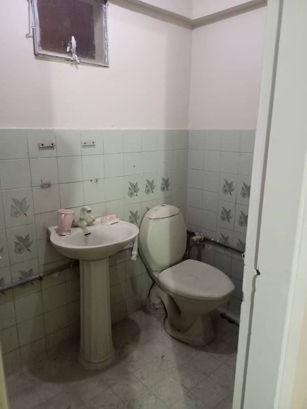 2 BED DD FLAT FOR SALE IN GULSHAN-E-IQBAL 13 D/2 2