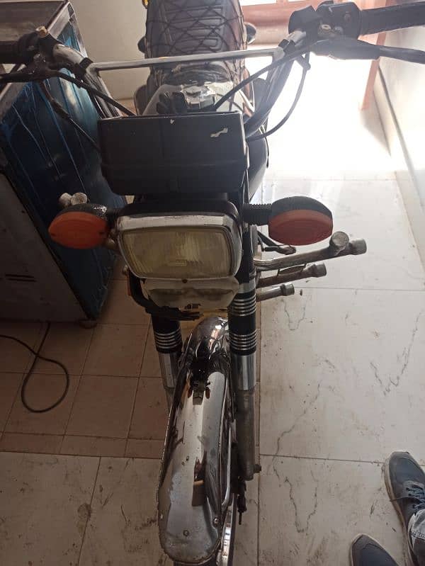 Honda 125 bike 6